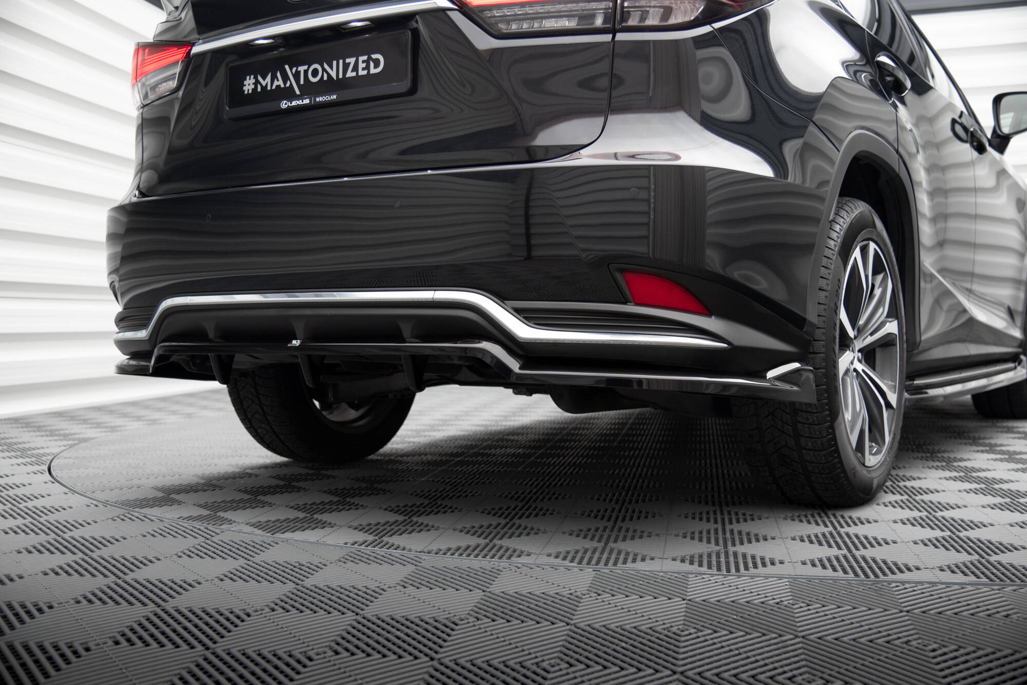 Central Rear Splitter (Vertical Bars) Lexus RX Mk4 Facelift - 3