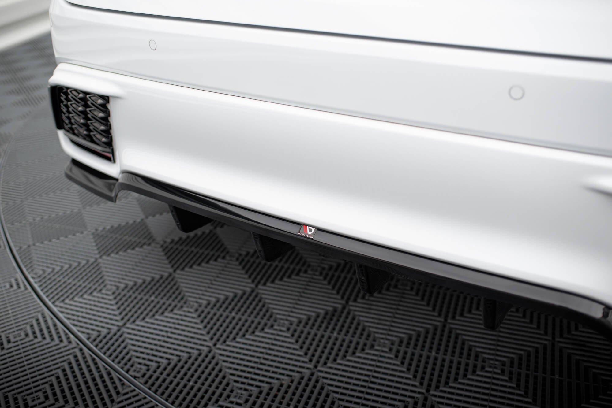 Rear Splitter (Vertical Bars) Lexus RX F-Sport Mk5 - 3