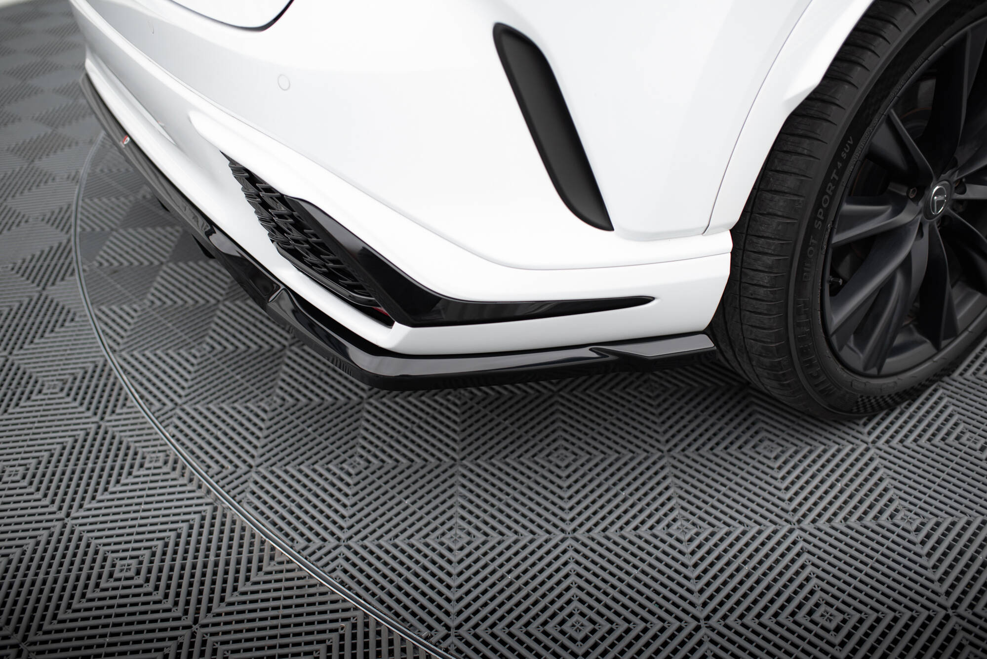 Rear Splitter (Vertical Bars) Lexus RX F-Sport Mk5 - 5