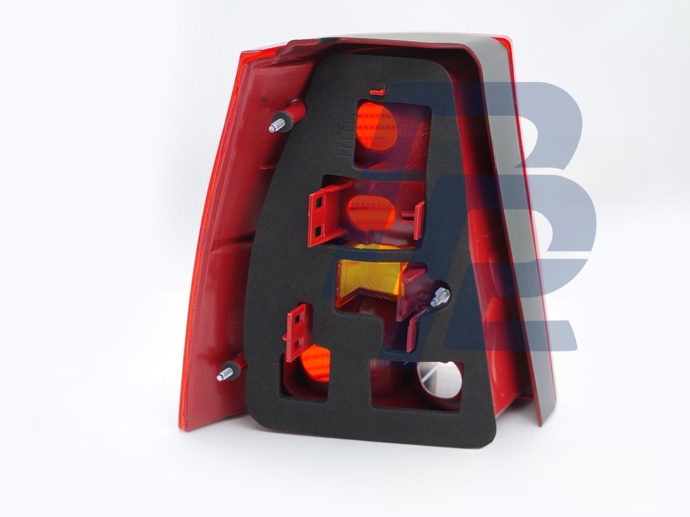 Tail Light Red/Clear Right Side TYC for VW Bora Golf 4 Variant 1999–2006 - 3