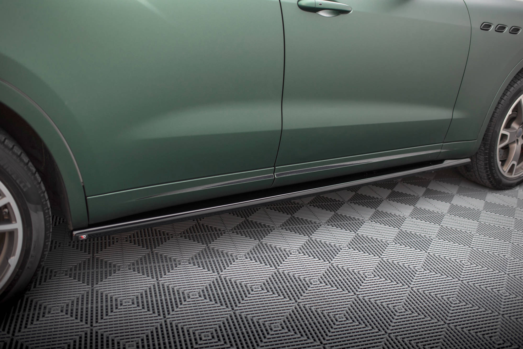 Side Skirts Diffusers Maserati Levante Mk1 - 2