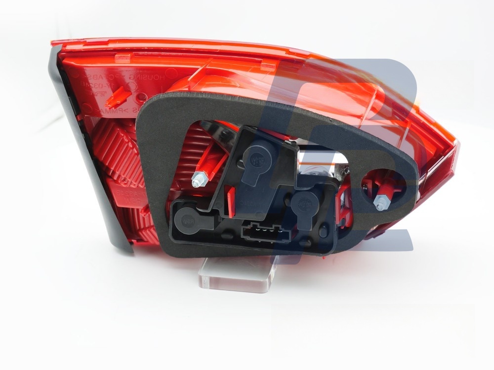 Tail Light Red/Clear Right Side TYC Flap for VW Jetta 2011–2014 - 4