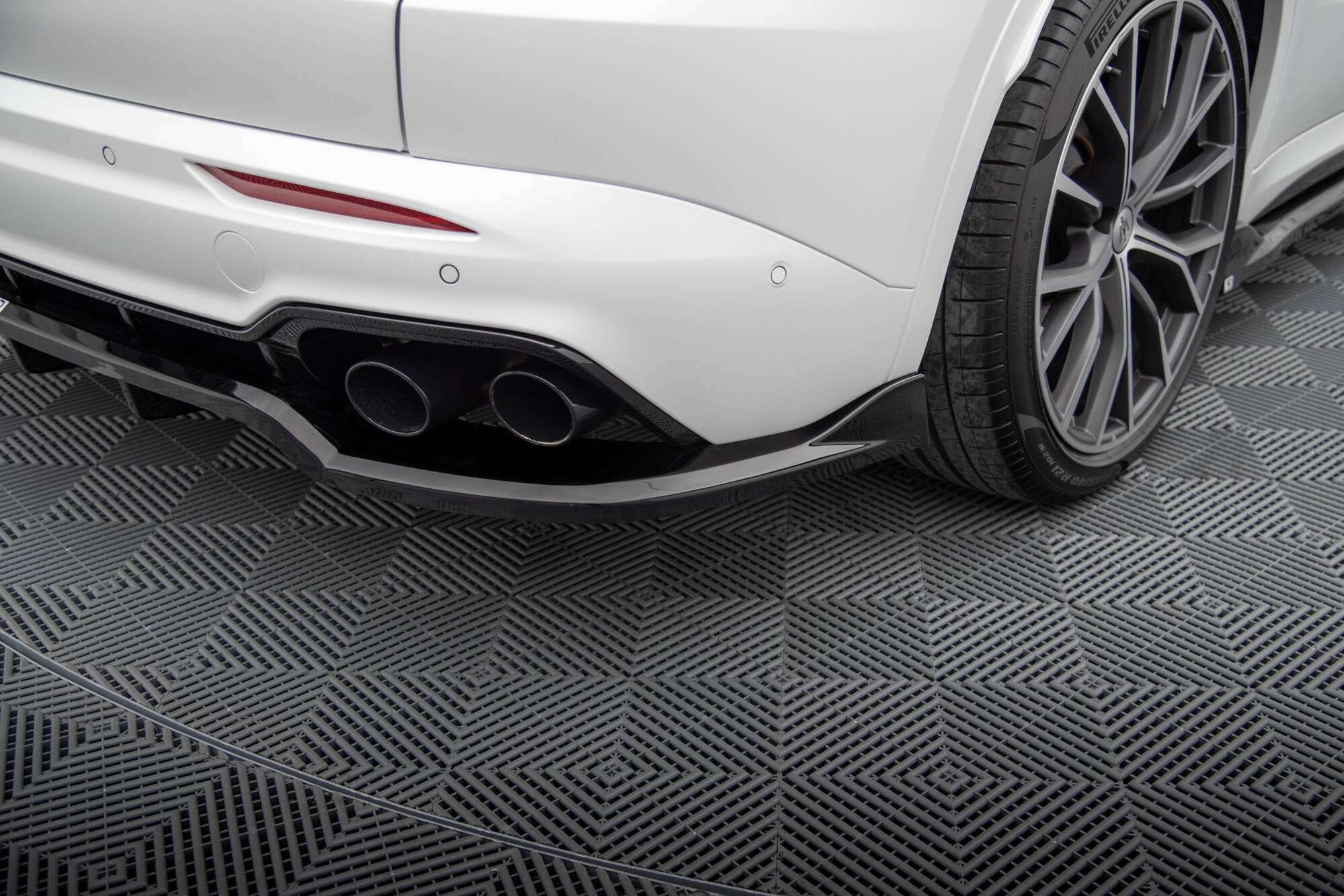 Central Rear Splitter (Vertical Bars) Maserati Grecale GT / Modena Mk1 - 5