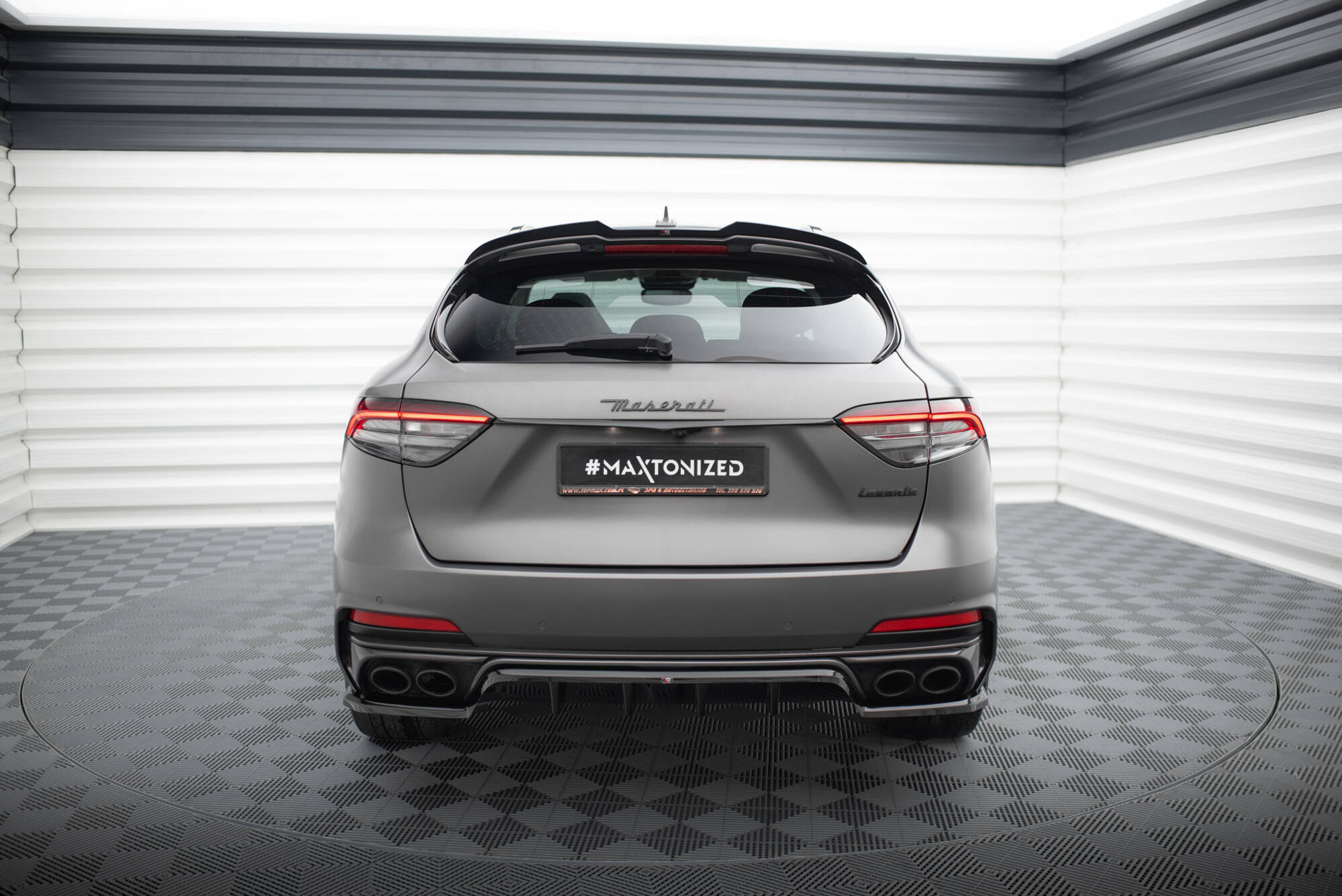 Central Rear Splitter (Vertical Bars) Maserati Levante Trofeo Mk1 - 2