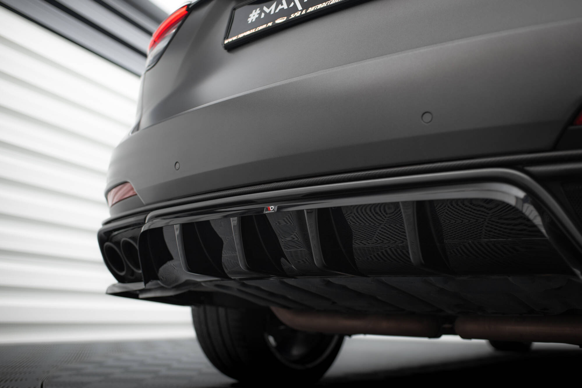 Central Rear Splitter (Vertical Bars) Maserati Levante Trofeo Mk1 - 5