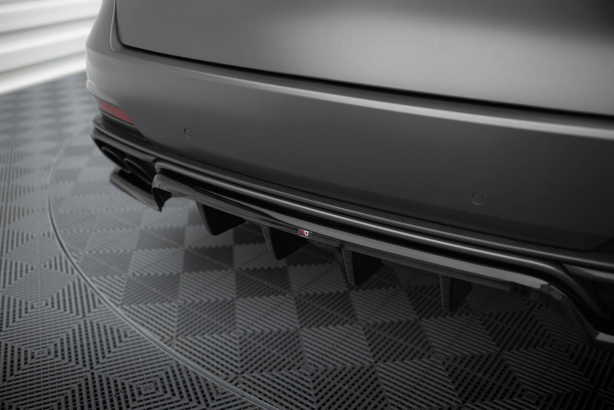 Central Rear Splitter (Vertical Bars) Maserati Levante Trofeo Mk1 - 4