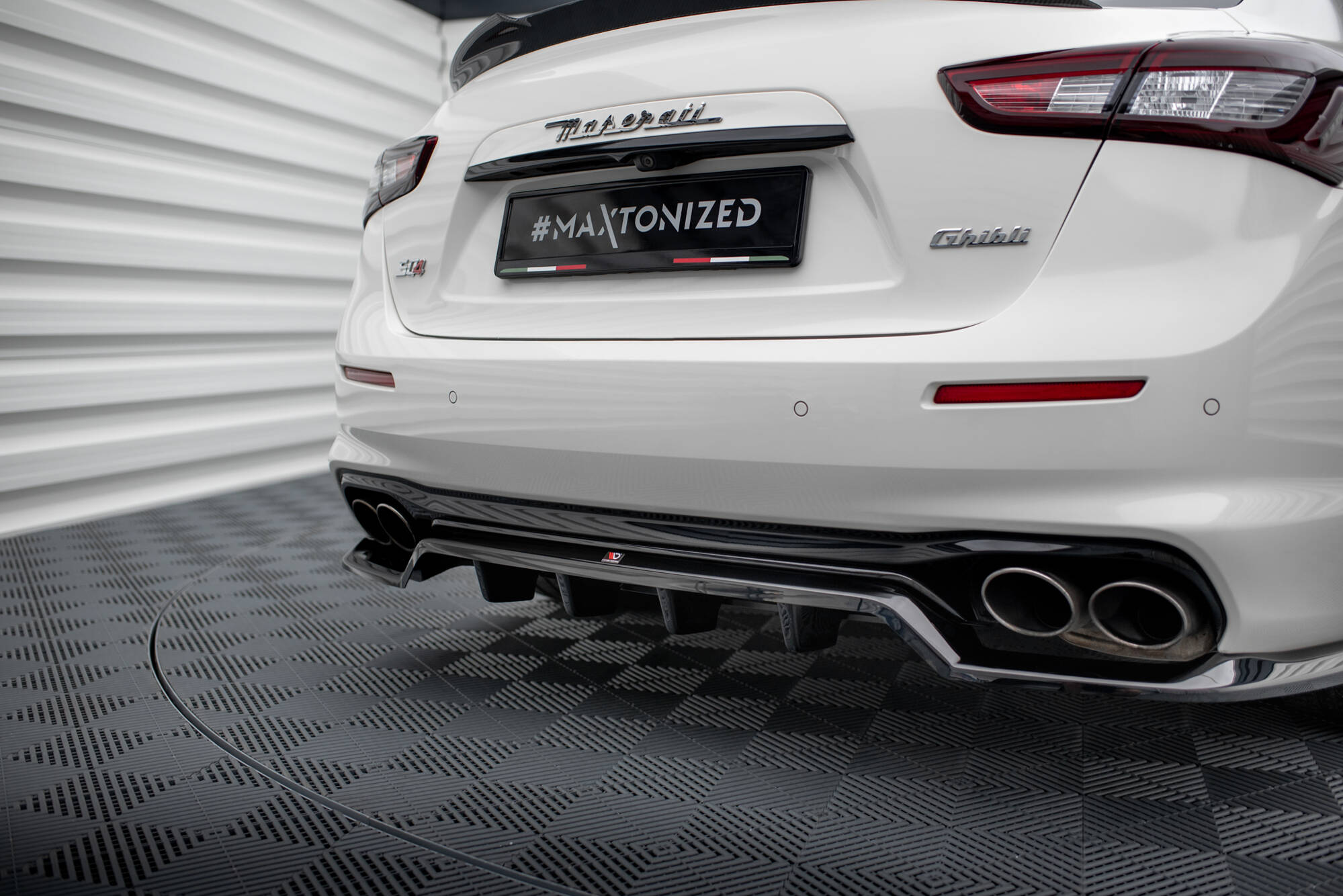 Central Rear Splitter (Vertical Bars) Maserati Ghibli Mk3 Facelift - 4