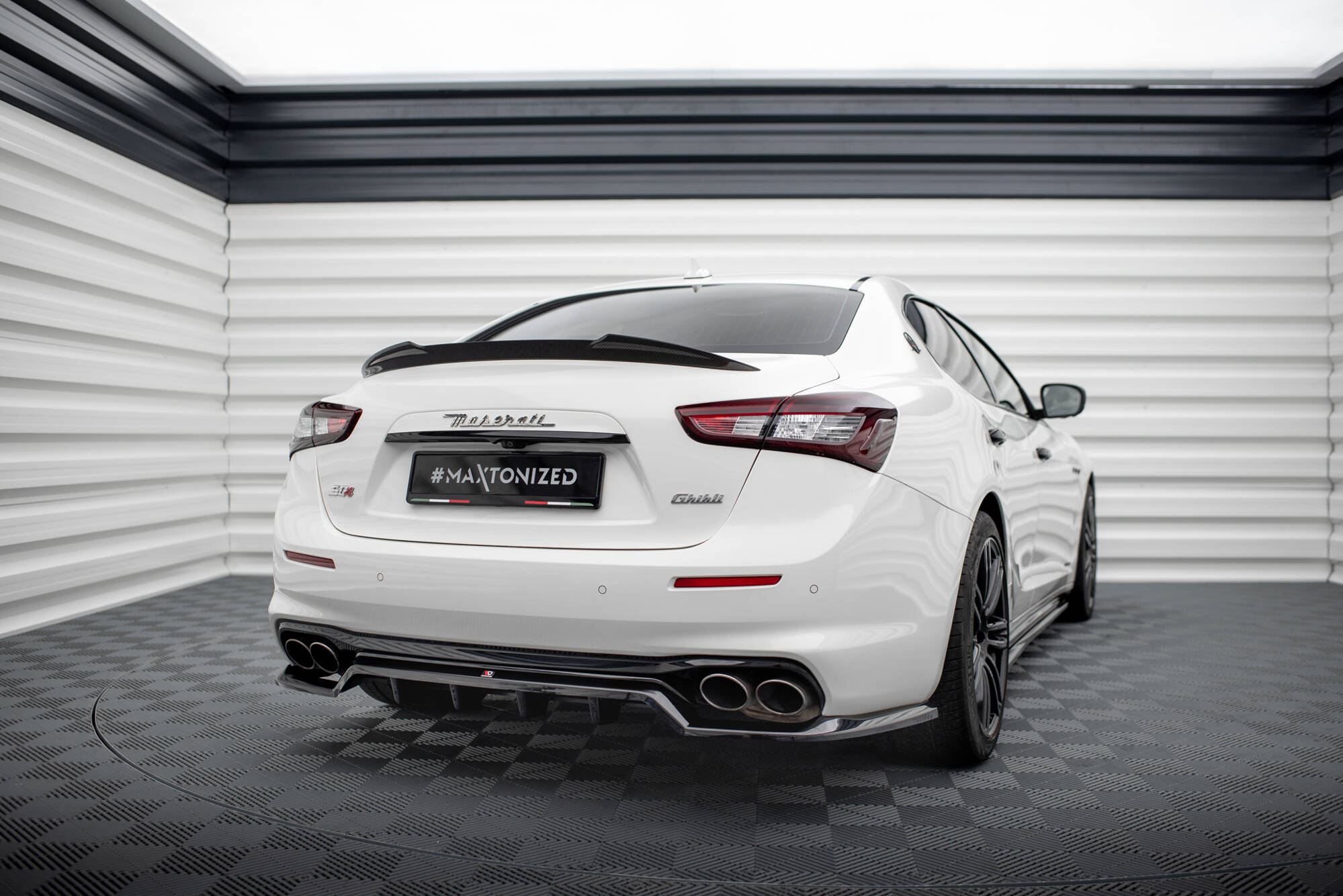 Central Rear Splitter (Vertical Bars) Maserati Ghibli Mk3 Facelift - 2