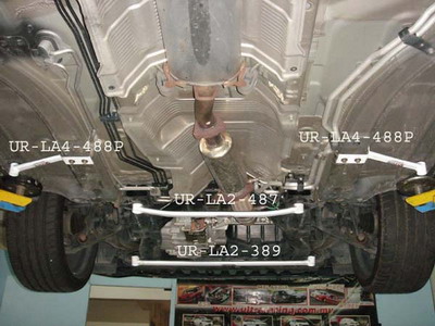 HONDA ACCORD 03-08 4D ULTRARACING 2-PUNKTS FRÄMRE NEDRE STABILISERINGSSTAG