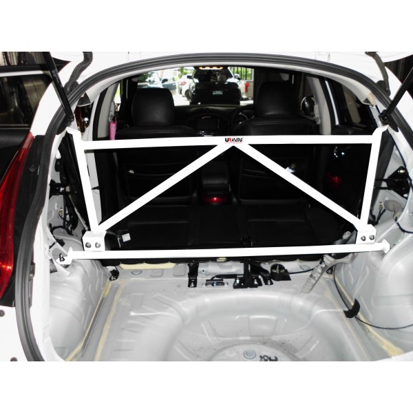 NISSAN JUKE 10+ ULTRARACING 4-PUNKTS C-STOLPE CROSS STAG 2833