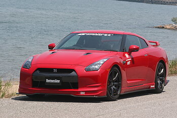 NISSAN GTR R35 07-10 BOTTOMLINE FRAM VINGE (GLASFIBER SVART)