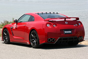 NISSAN GTR R35 07-10 BOTTOMLINE DIFFUSER (GLASFIBER SVART)