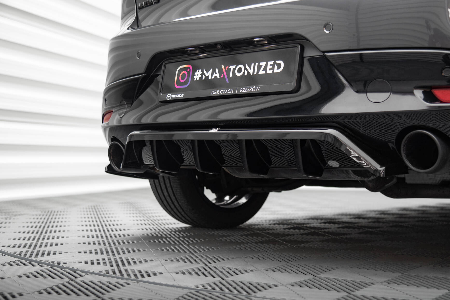 Central Rear Splitter (Vertical Bars) Mazda 3 Mk4 - 2