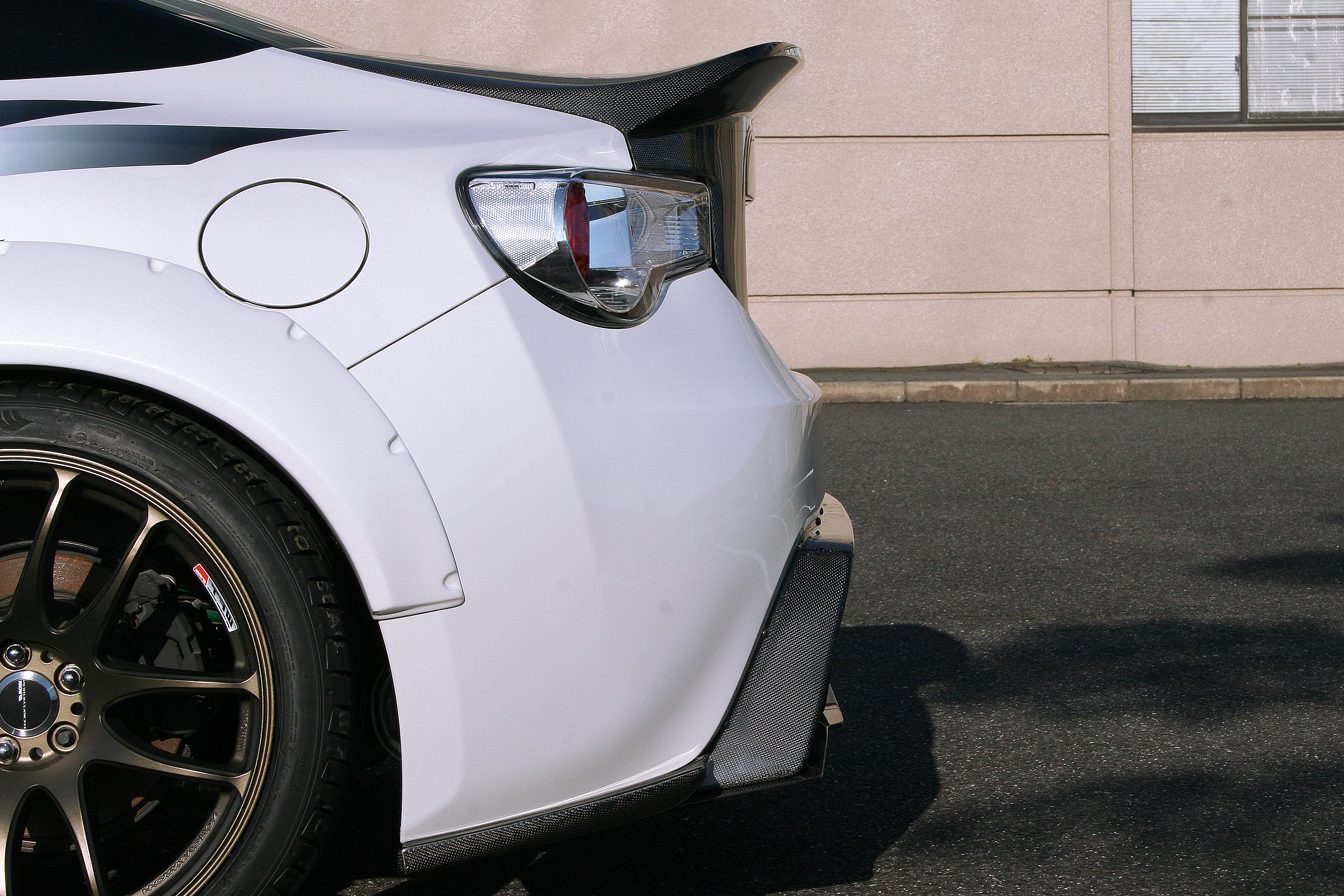 BMW 3 E90 05-08 'BOTTOMLINE' ROOF SPOILER FRP - 3