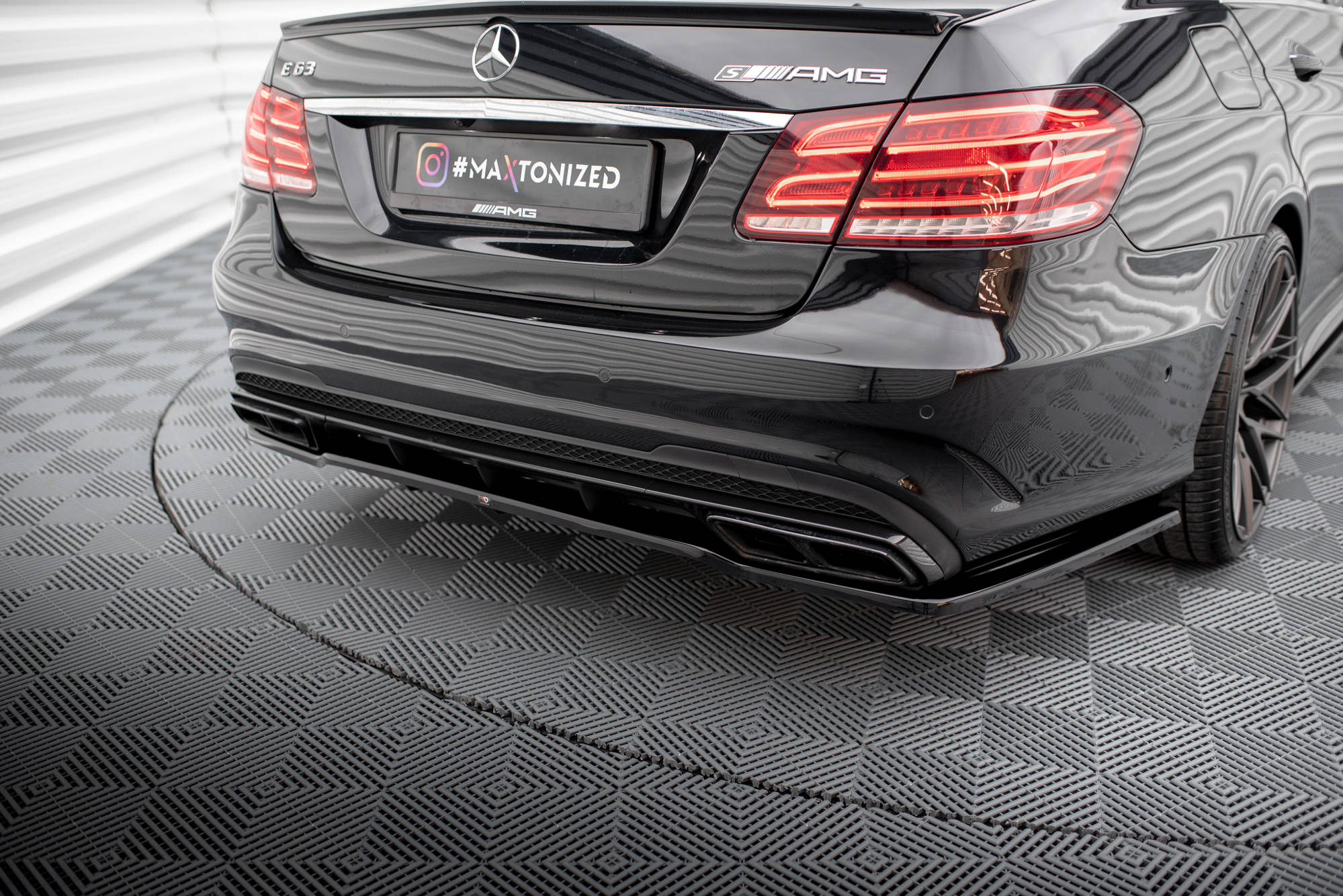 Central Rear Splitter (Vertical Bars) Mercedes E63 AMG Sedan W212 Facelift - 3