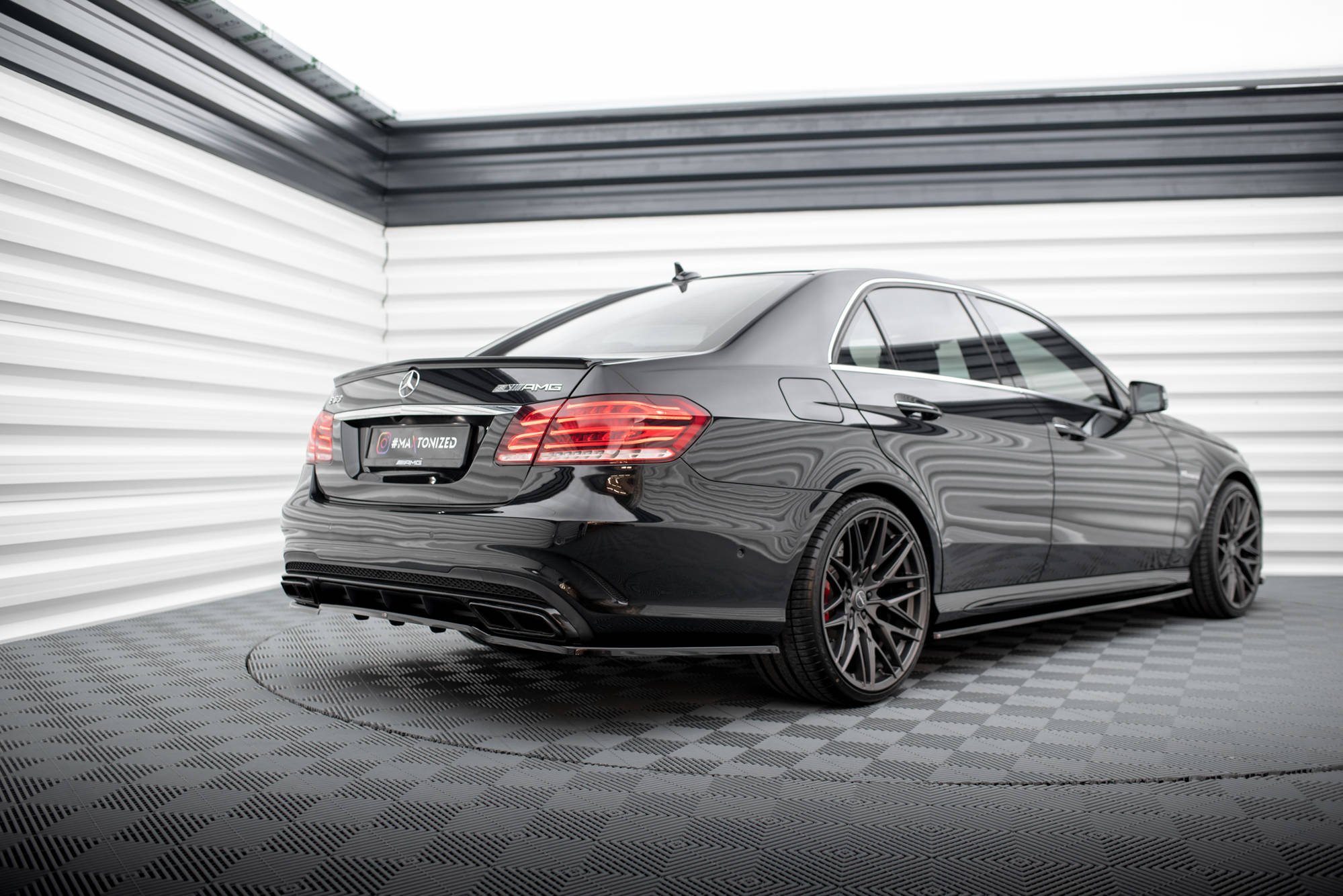 Central Rear Splitter (Vertical Bars) Mercedes E63 AMG Sedan W212 Facelift - 6