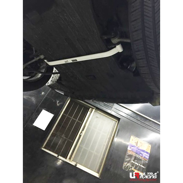 BMW X3 / X4 11+ ULTRARACING 2-PUNKTS FRÄMRE NEDRE STABILISERINGSSTAG 2642 - 6