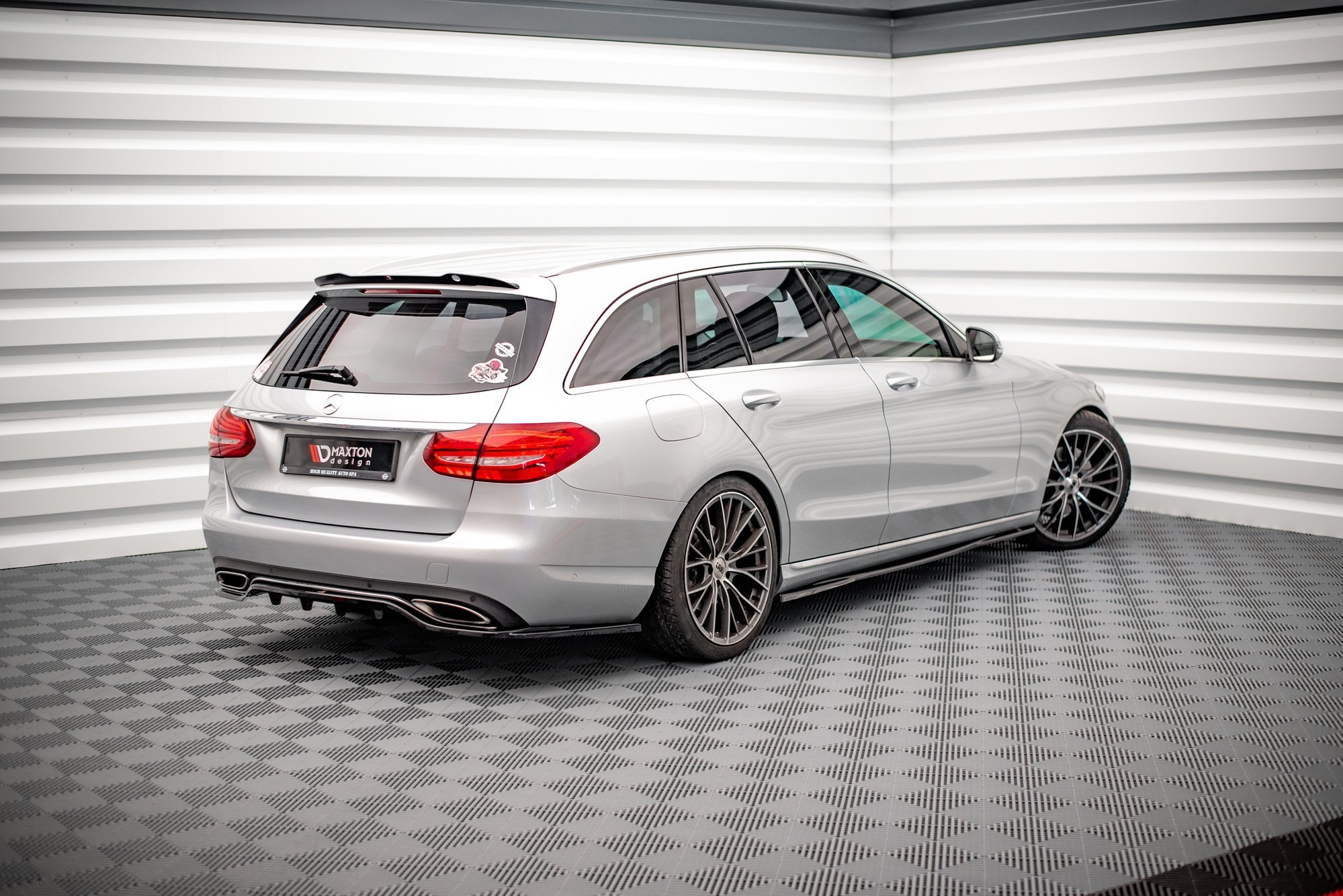 Central Rear Splitter (Vertical Bars) Mercedes C W205 Estate (2014-2018) - 3