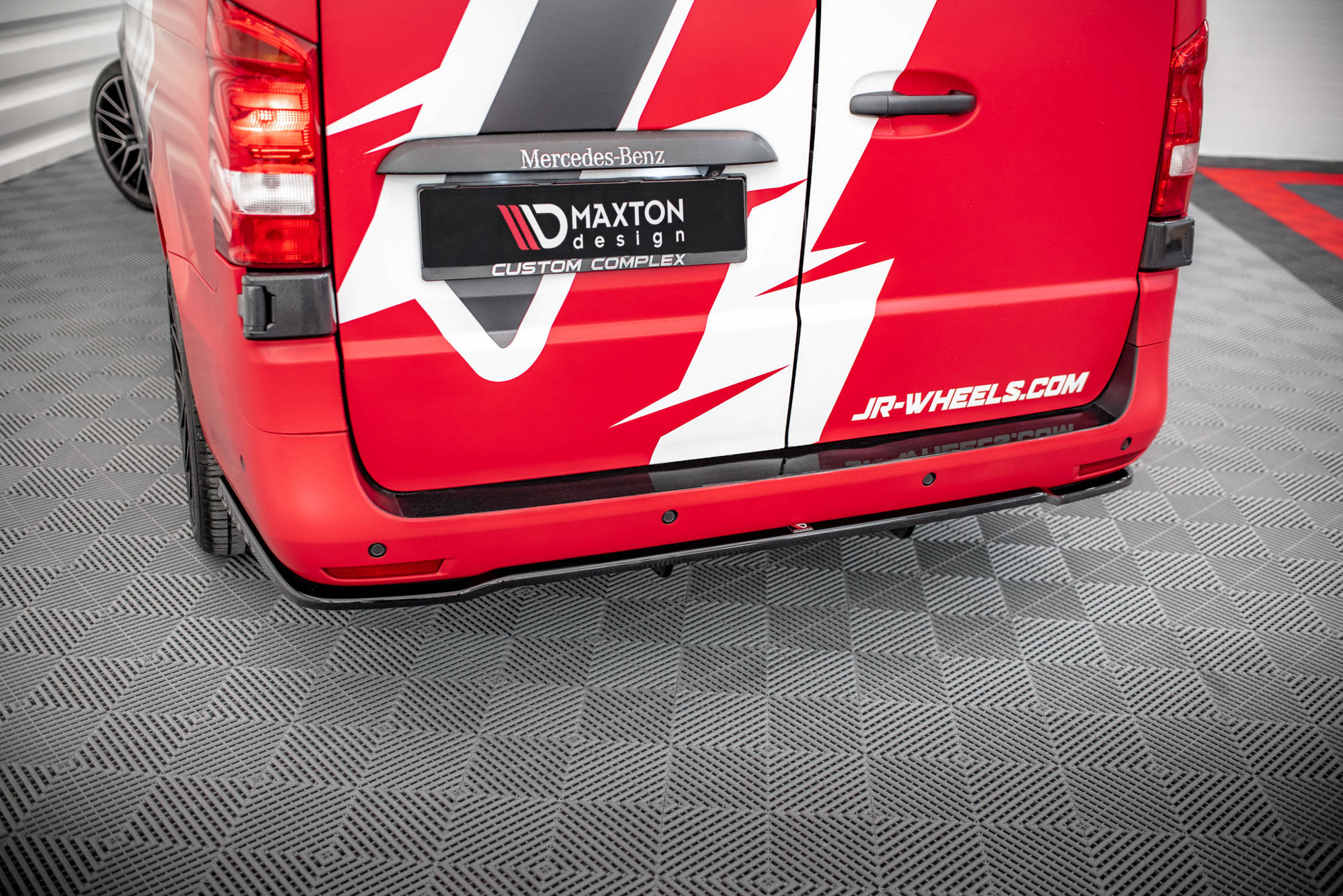 Central Rear Splitter (Vertical Bars) Mercedes VITO W447 Facelift - 2