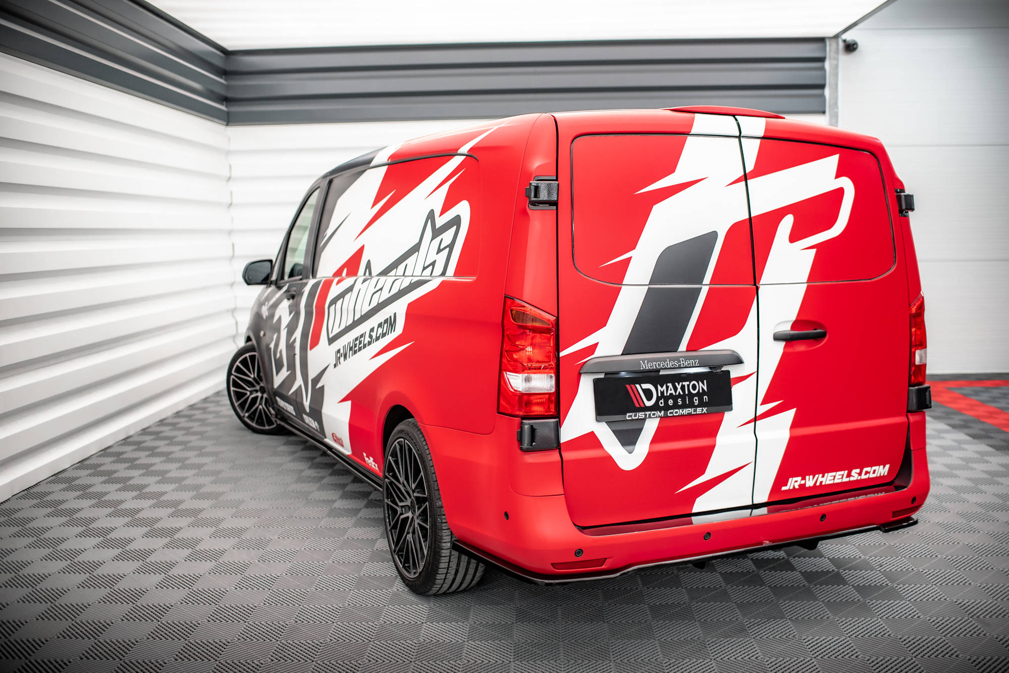 Central Rear Splitter (Vertical Bars) Mercedes VITO W447 Facelift - 3