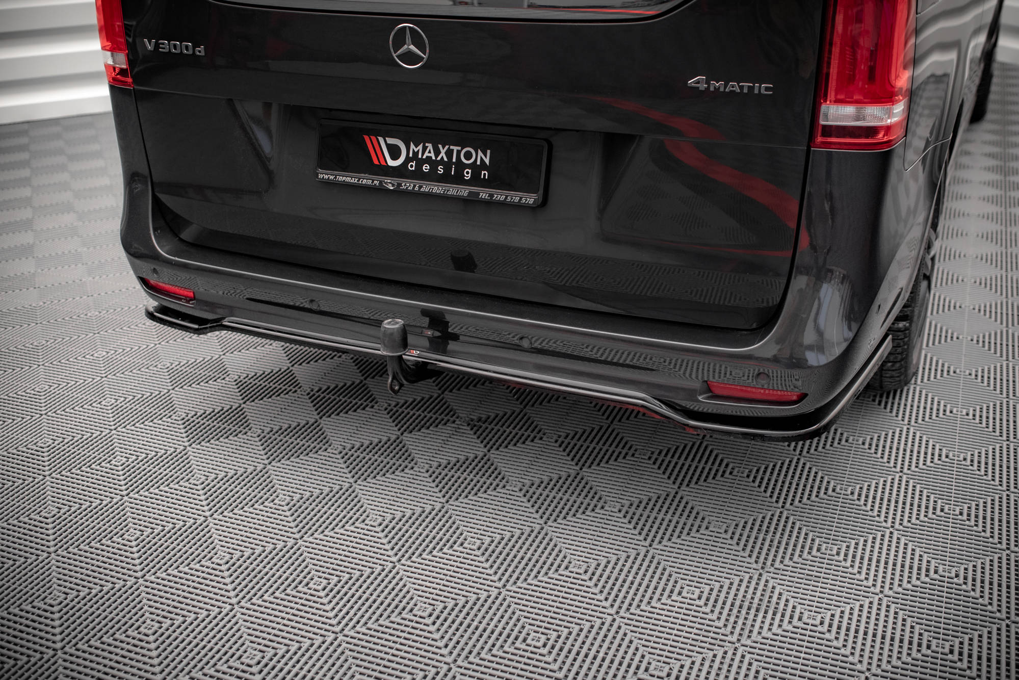 Central Rear Splitter (Vertical Bars) Mercedes V-Class AMG-Line W447 Facelift - 3
