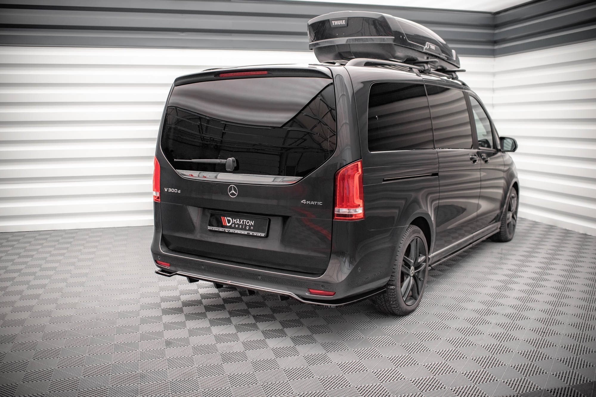 Central Rear Splitter (Vertical Bars) Mercedes V-Class AMG-Line W447 Facelift - 5