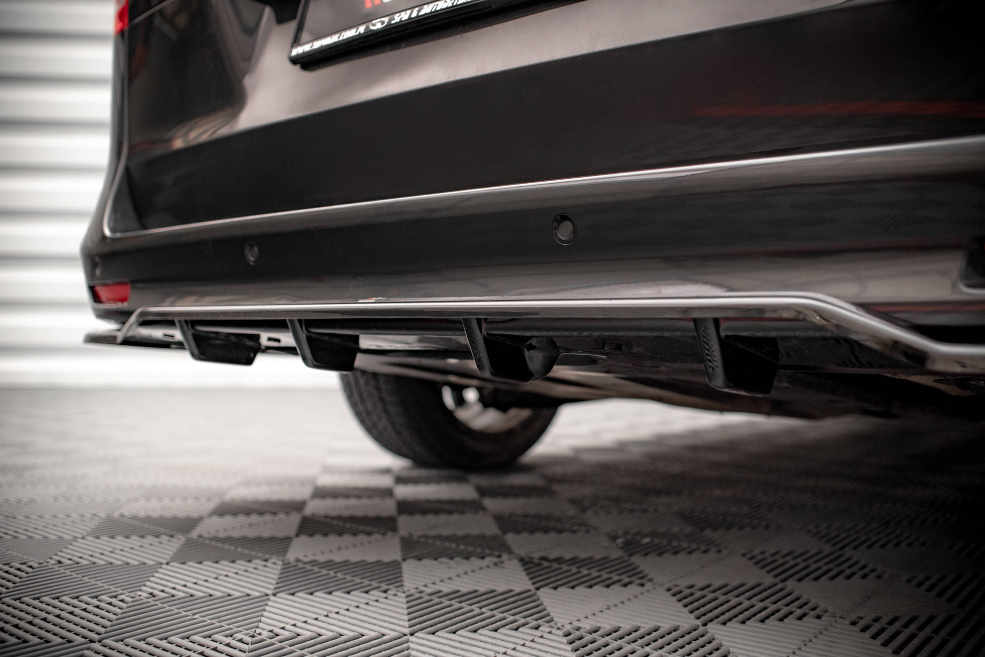 Central Rear Splitter (Vertical Bars) Mercedes V-Class AMG-Line W447 Facelift - 7