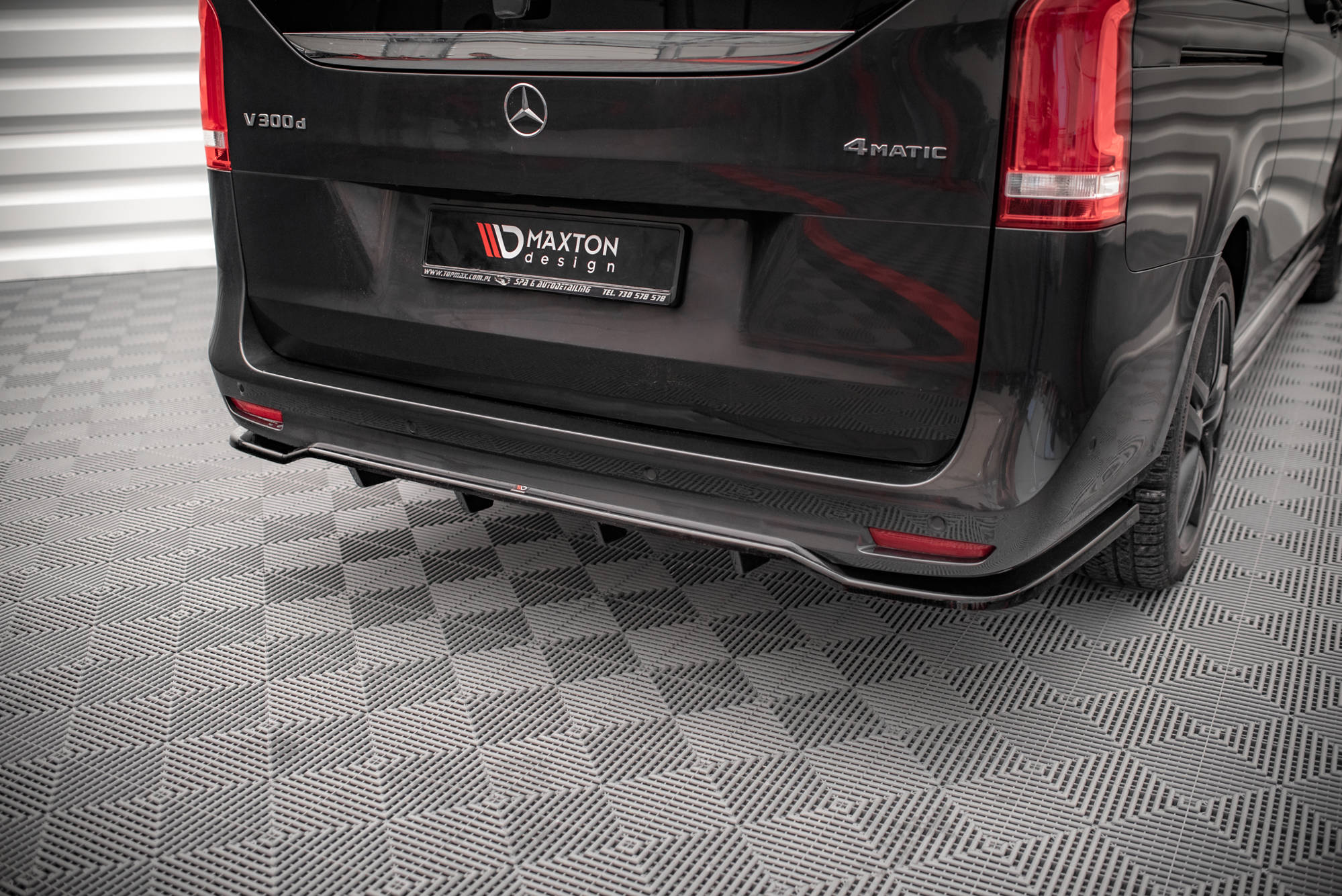 Central Rear Splitter (Vertical Bars) Mercedes V-Class AMG-Line W447 Facelift - 6