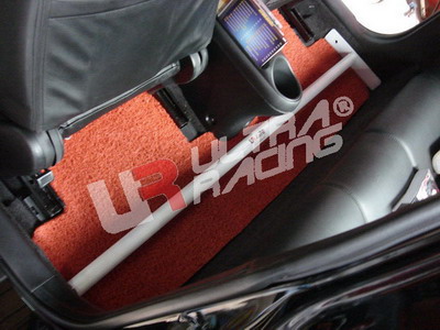 HONDA INTEGRA 01-06 DC5 ULTRARACING 2-PUNKTS KUPÉSTAG