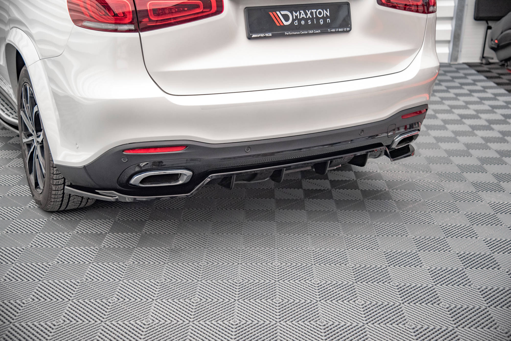 Central Rear Splitter (Vertical Bars) Mercedes-Benz GLS AMG-Line X167 - 3