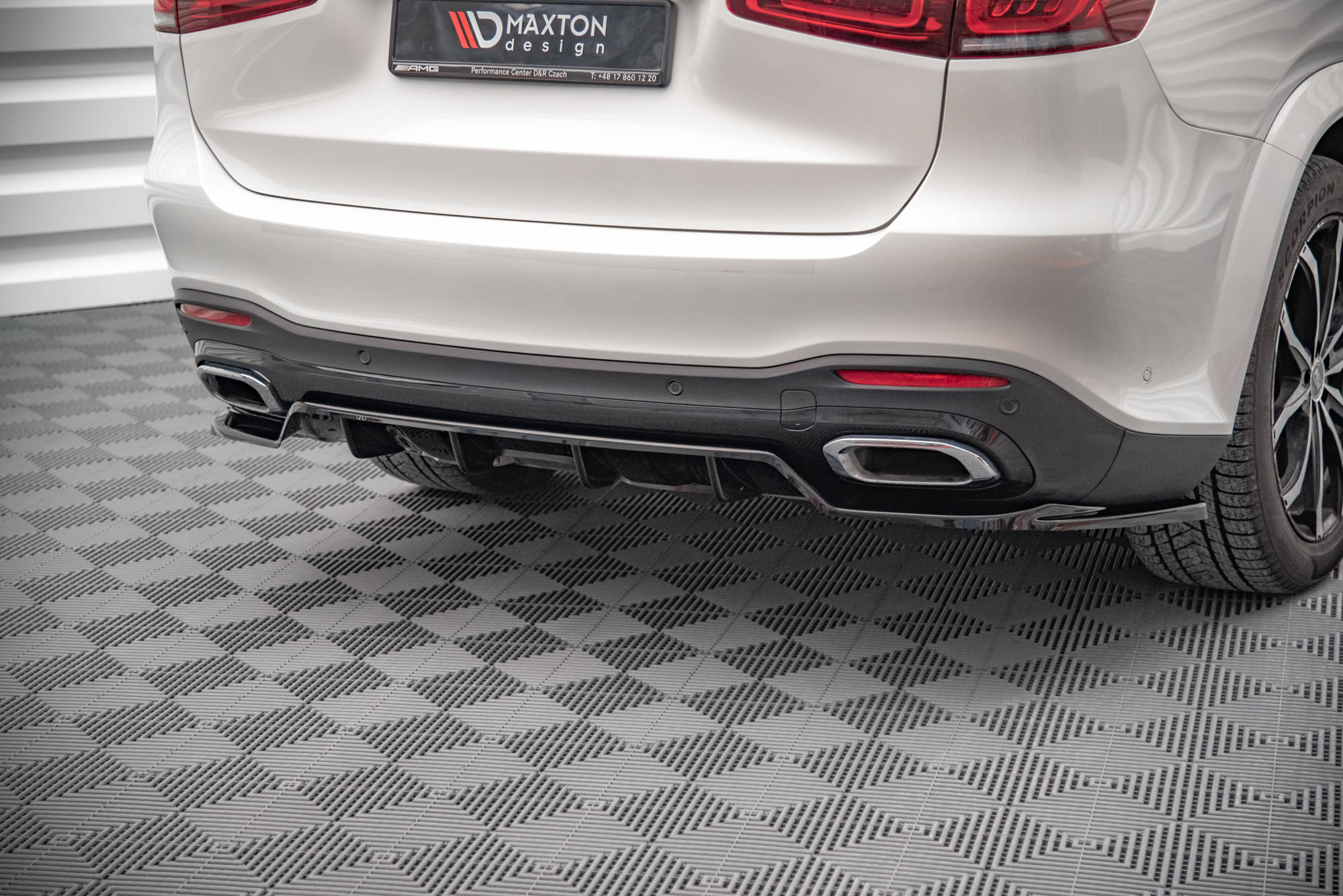Central Rear Splitter (Vertical Bars) Mercedes-Benz GLS AMG-Line X167 - 5