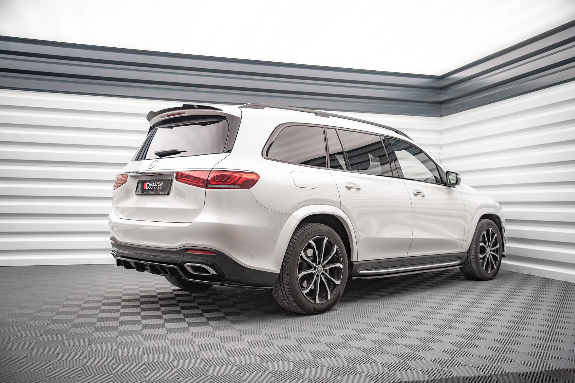 Central Rear Splitter (Vertical Bars) Mercedes-Benz GLS AMG-Line X167 - 2