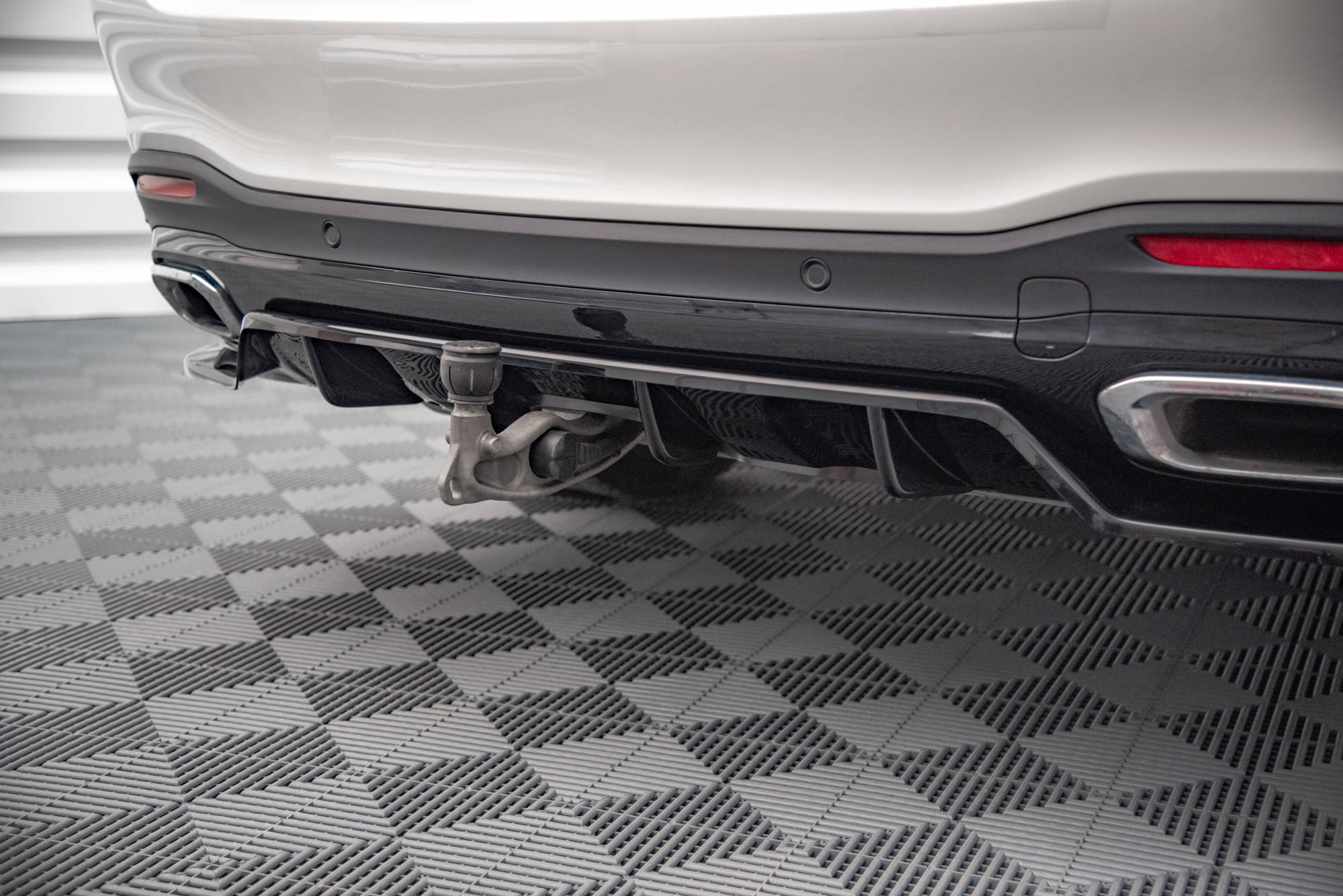 Central Rear Splitter (Vertical Bars) Mercedes-Benz GLS AMG-Line X167 - 4
