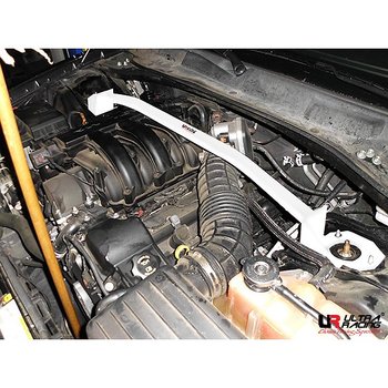 CHRYSLER 300C V6 05-10 ULTRARACING 2P FRÄMRE ÖVRE FJÄDERBENSSTAG BAR