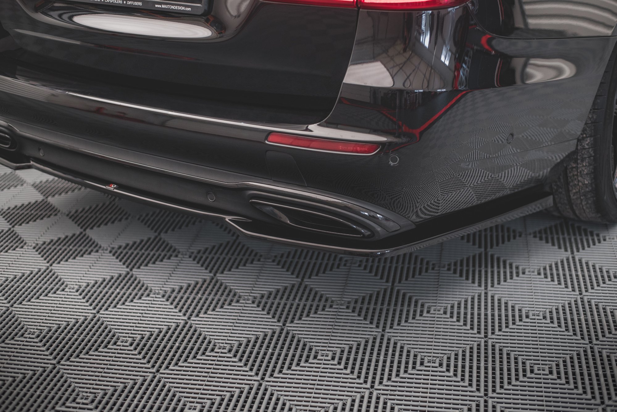 Central Rear Splitter Mercedes E W213 - 3
