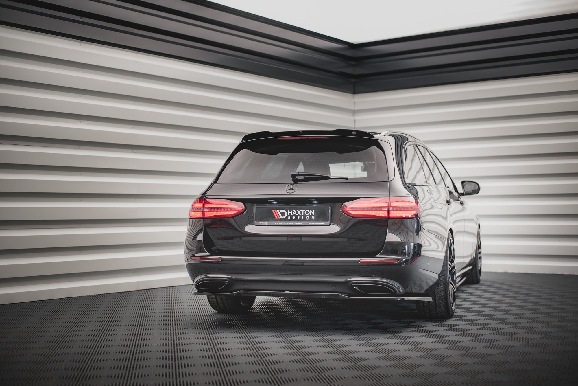 Central Rear Splitter Mercedes E W213 - 4