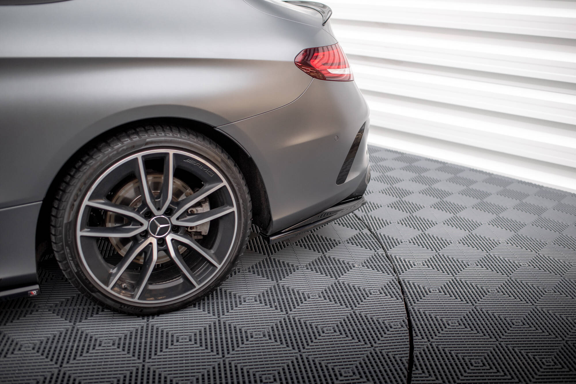 Central Rear Splitter (Vertical Bars) Mercedes-AMG C43 Coupe C205 Facelift - 2