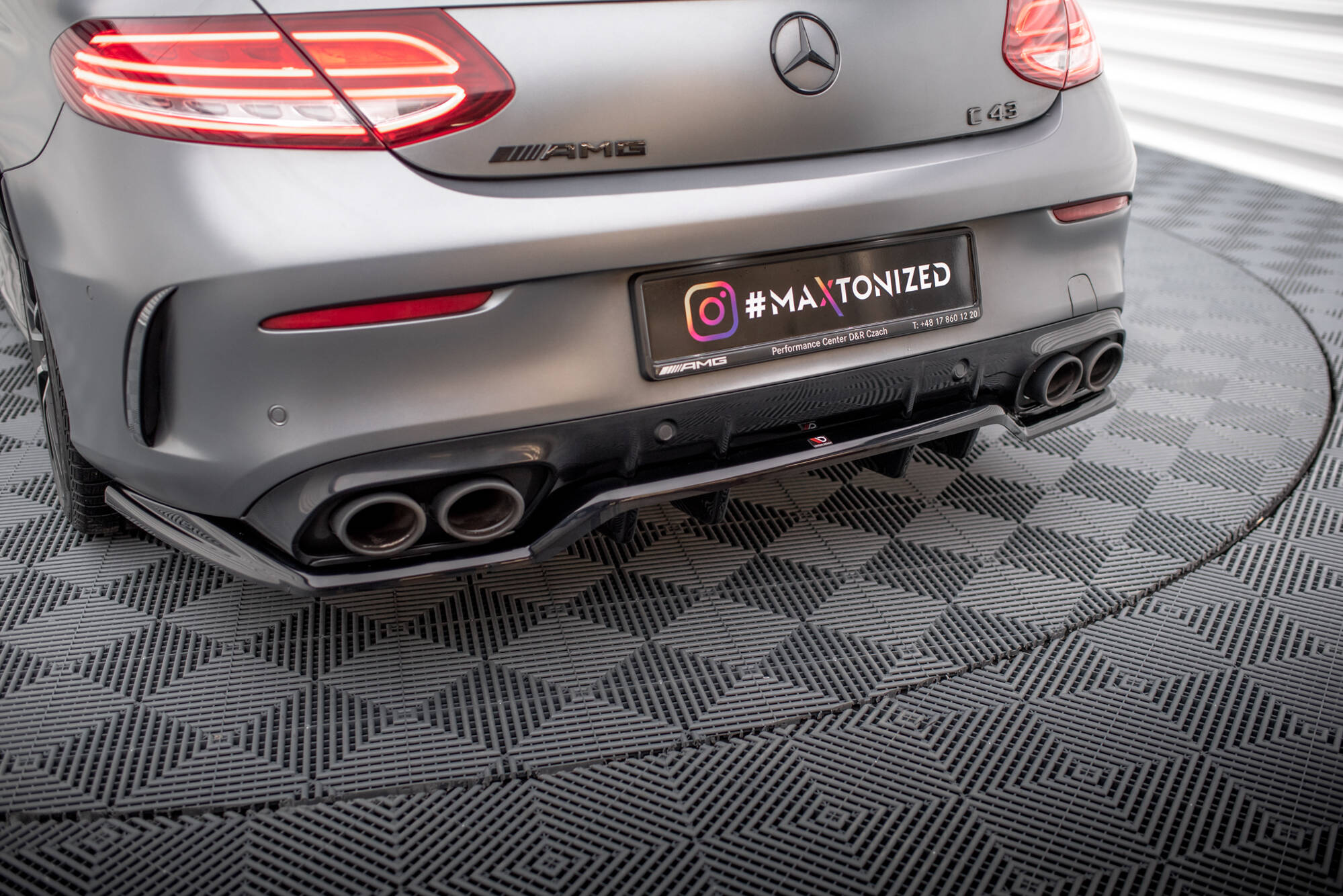Central Rear Splitter (Vertical Bars) Mercedes-AMG C43 Coupe C205 Facelift - 3
