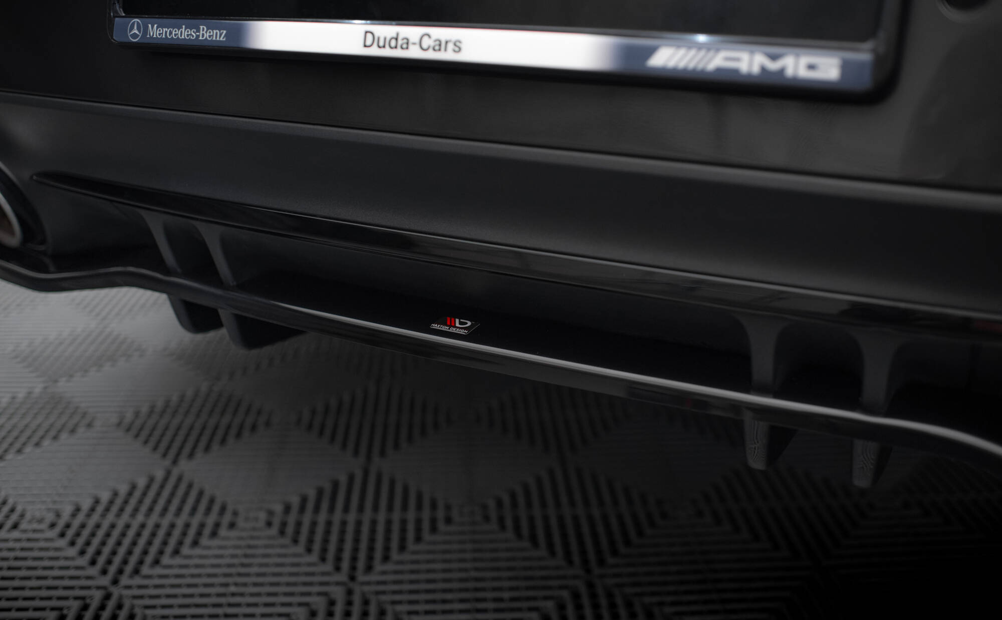 Central Rear Splitter (Vertical Bars) Mercedes-AMG 53 4 Door Coupe - 3