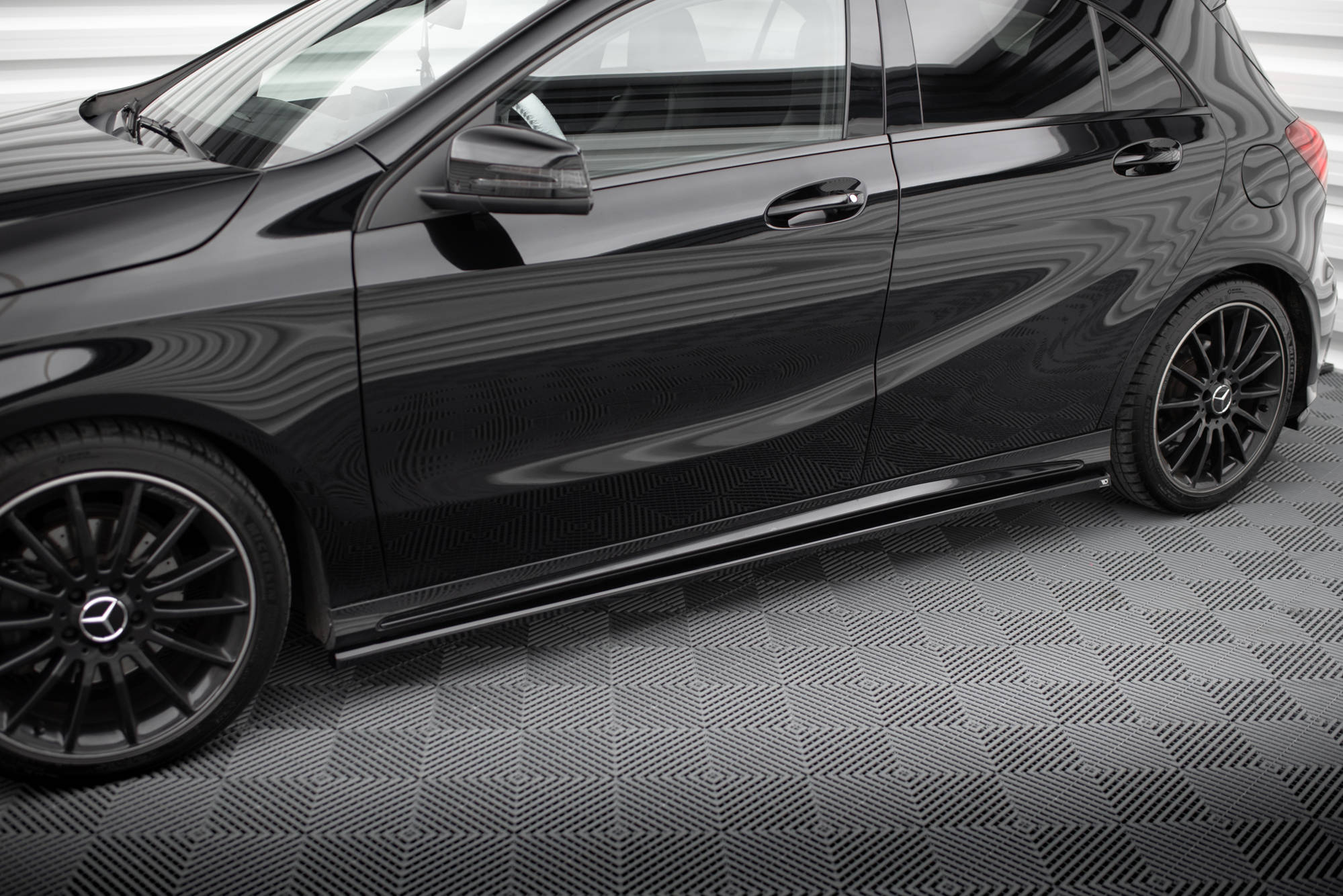 Side Skirts Diffusers Mercedes-Benz A AMG-Line W176 Facelift - 3