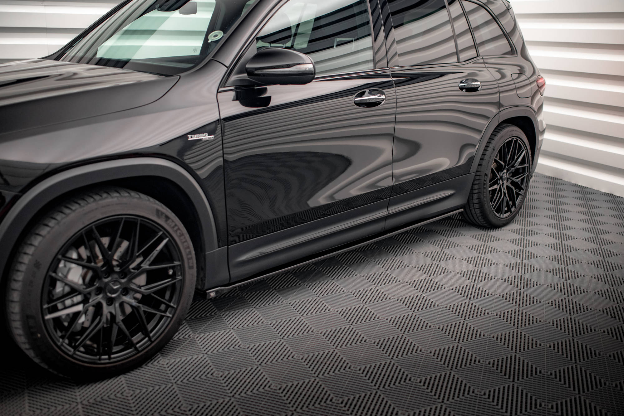 Side Skirts Diffusers Mercedes AMG GLB 35 X247 - 4