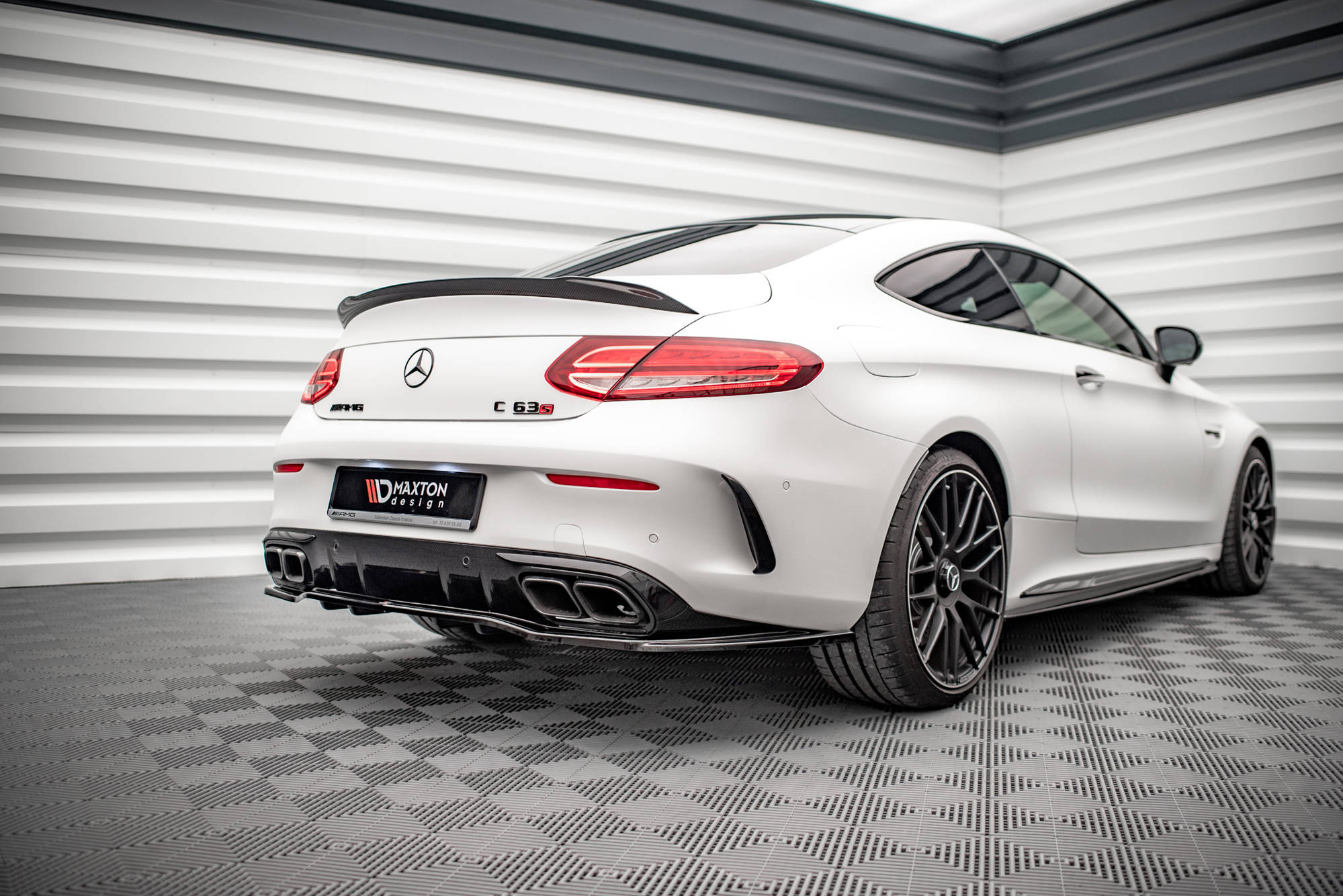 Central Rear Splitter (Vertical Bars) Mercedes-AMG C 63AMG Coupe AMG Aero Pack C205 Facelift - 3