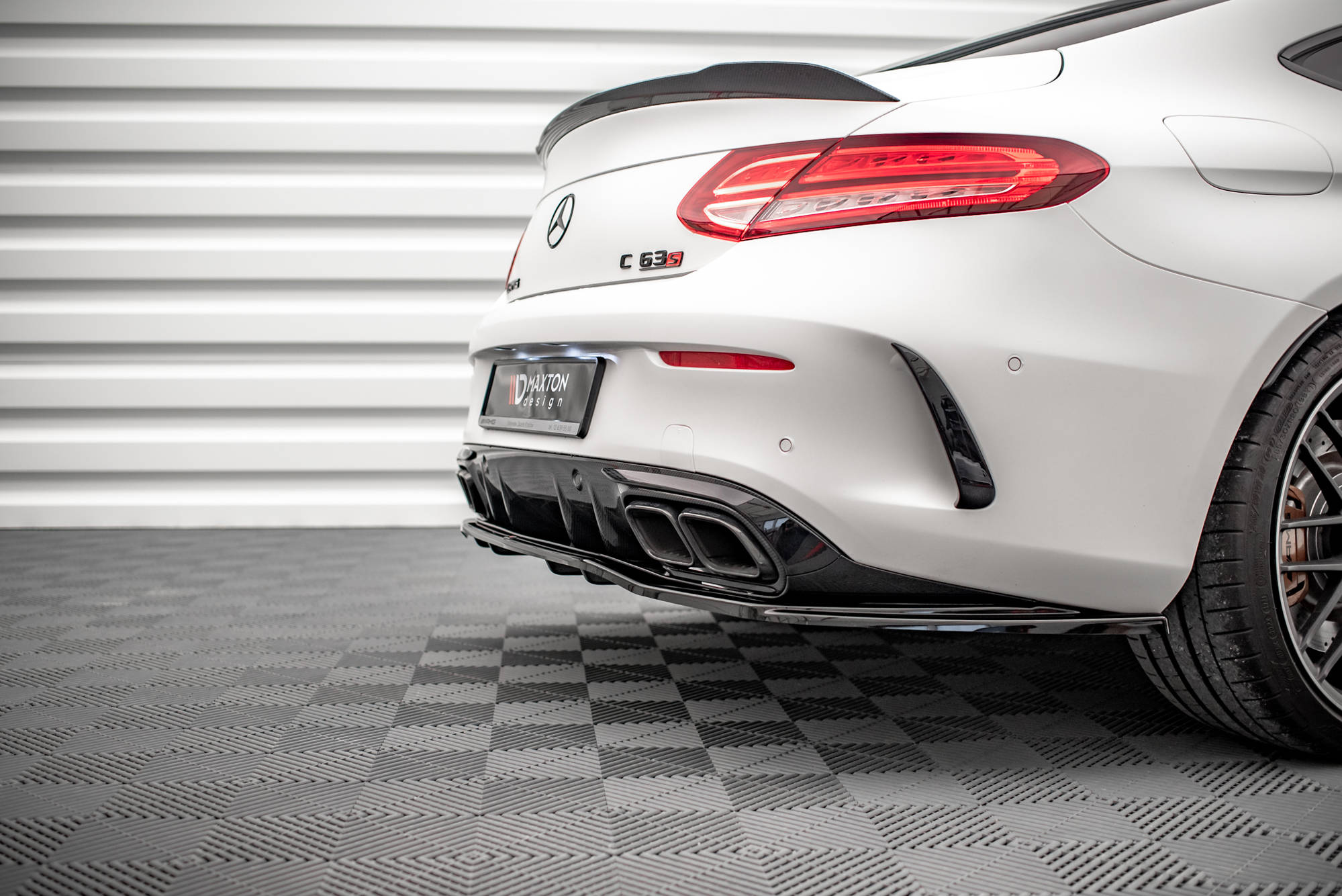 Central Rear Splitter (Vertical Bars) Mercedes-AMG C 63AMG Coupe AMG Aero Pack C205 Facelift - 2