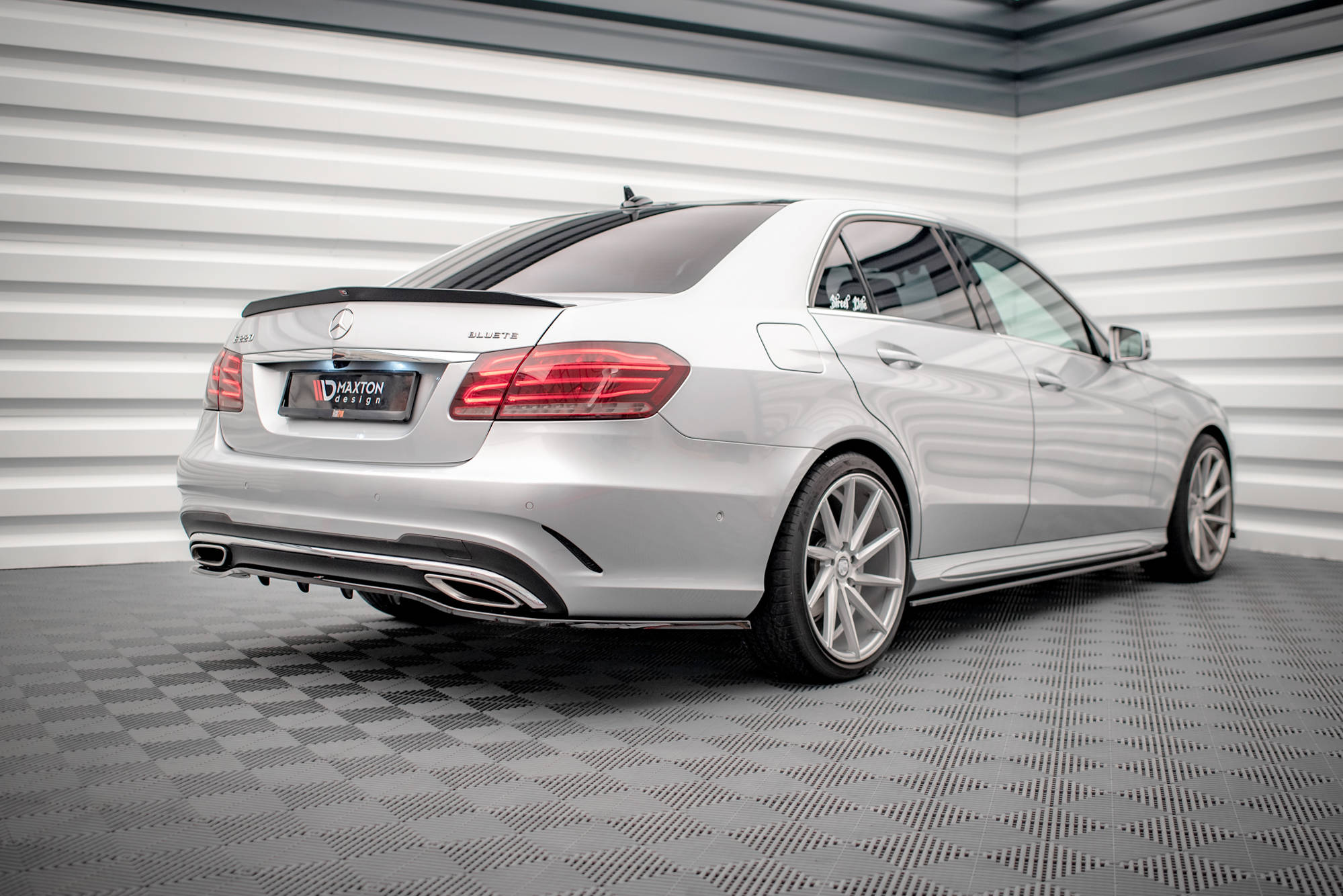 Central Rear Splitter (Vertical Bars) Mercedes E Amg-Line Sedan W212 Facelift (2012-2016) - 3
