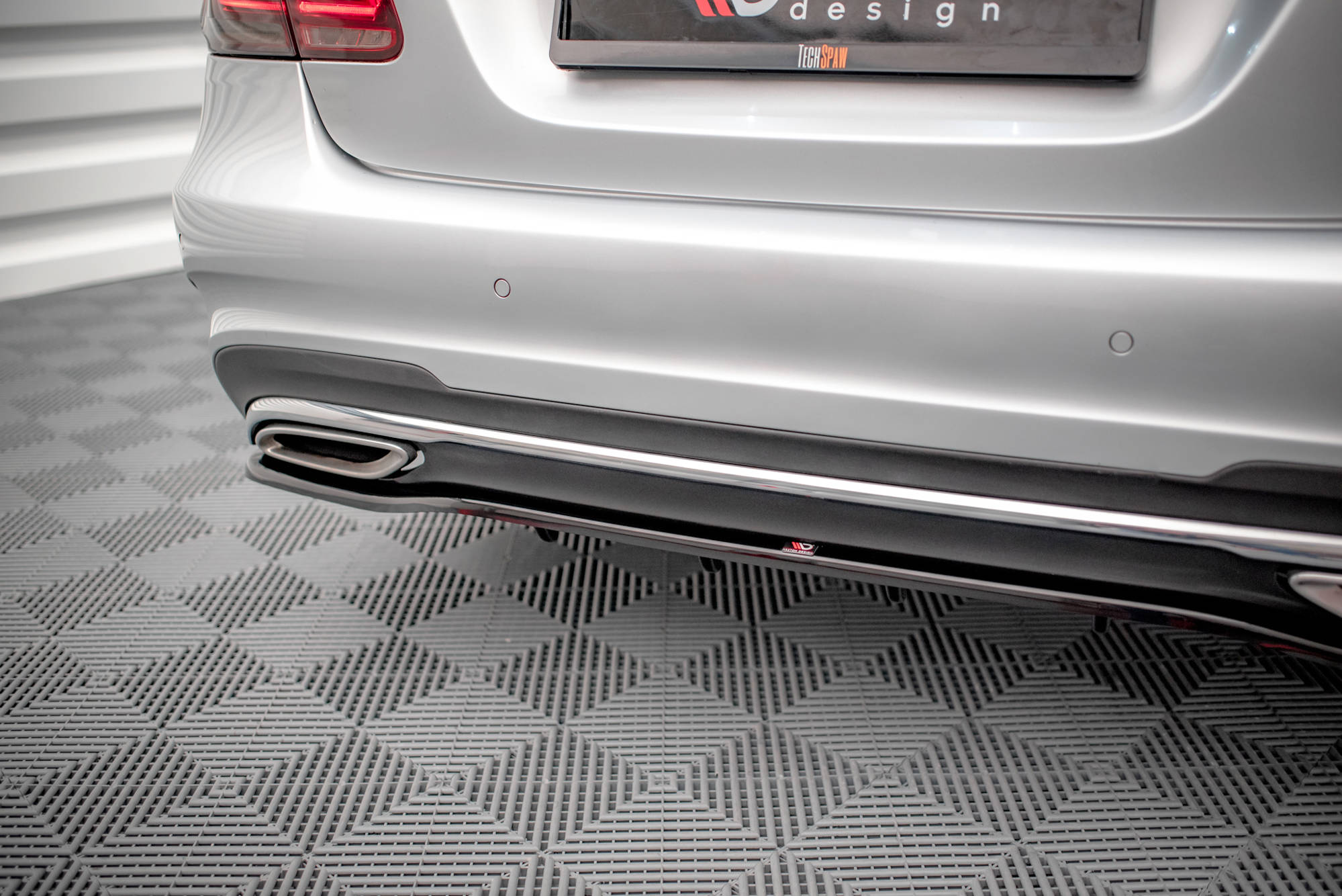 Central Rear Splitter (Vertical Bars) Mercedes E Amg-Line Sedan W212 Facelift (2012-2016) - 4