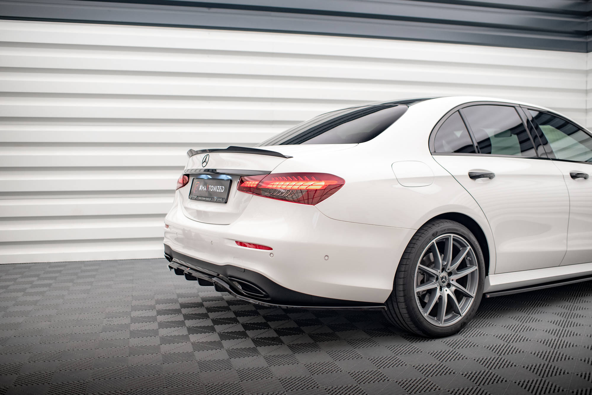 Central Rear Splitter (Vertical Bars) Mercedes E AMG-Line Sedan W213 Facelift - 5