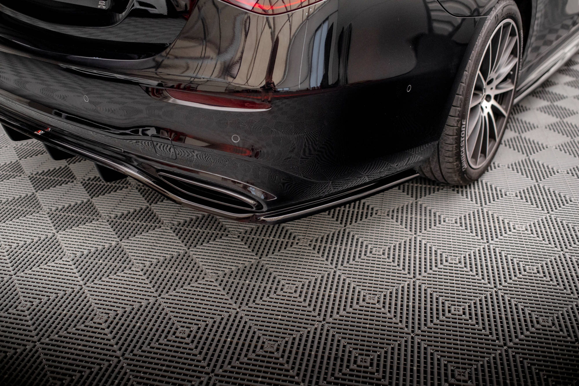 Central Rear Splitter (Vertical Bars) Mercedes S AMG-Line W223 - 4