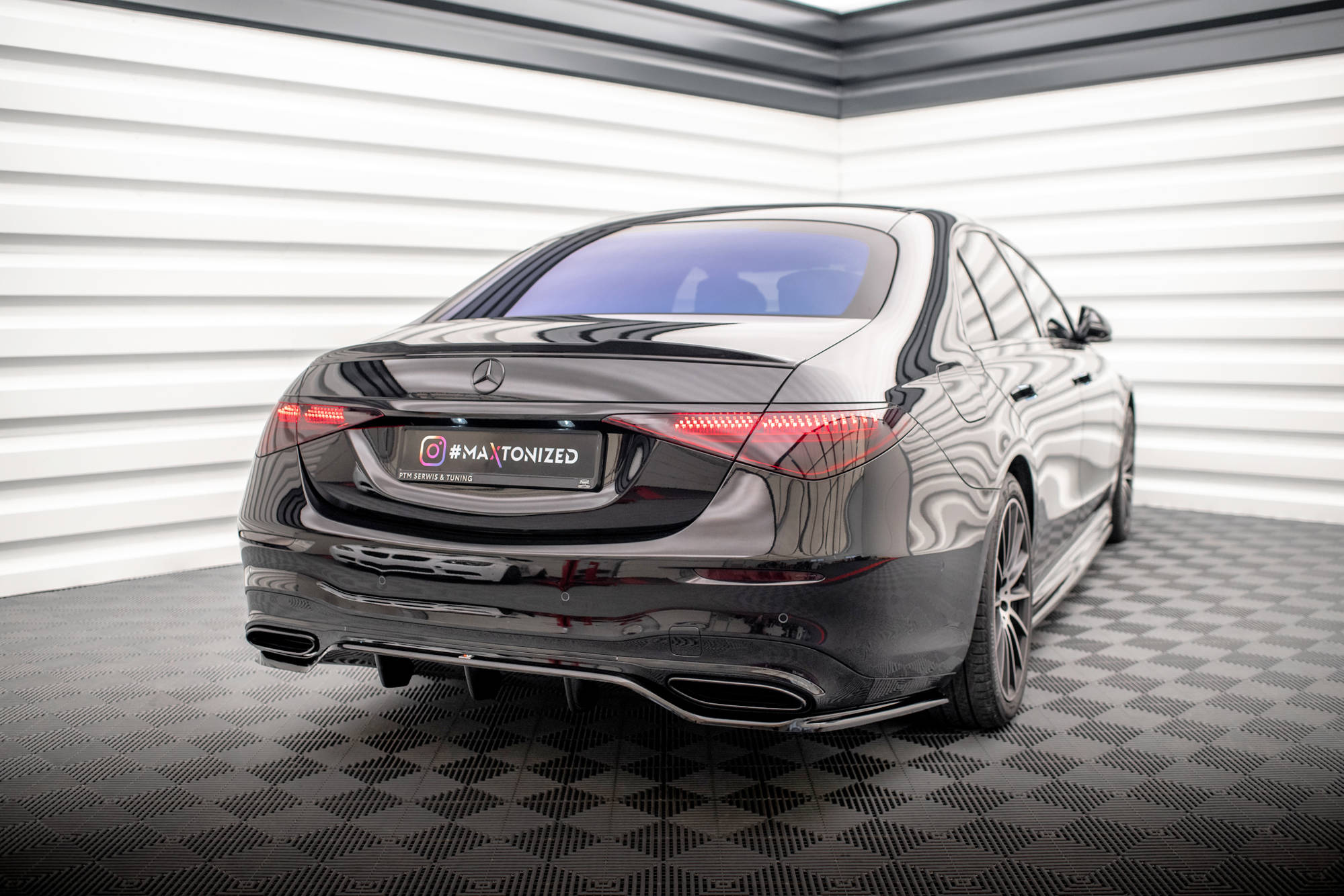 Central Rear Splitter (Vertical Bars) Mercedes S AMG-Line W223 - 5