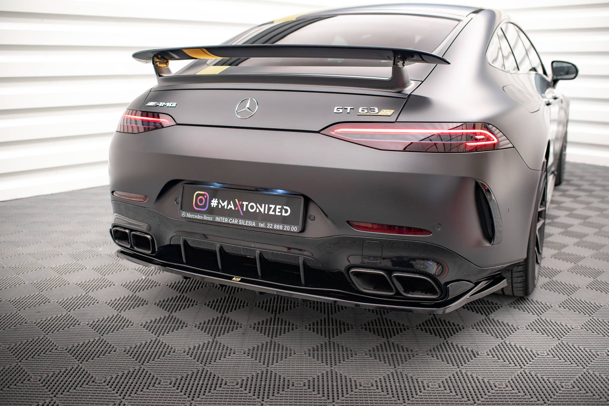 Central Rear Splitter (Vertical Bars) Mercedes AMG GT 63S 4-door Coupe Aero - 3