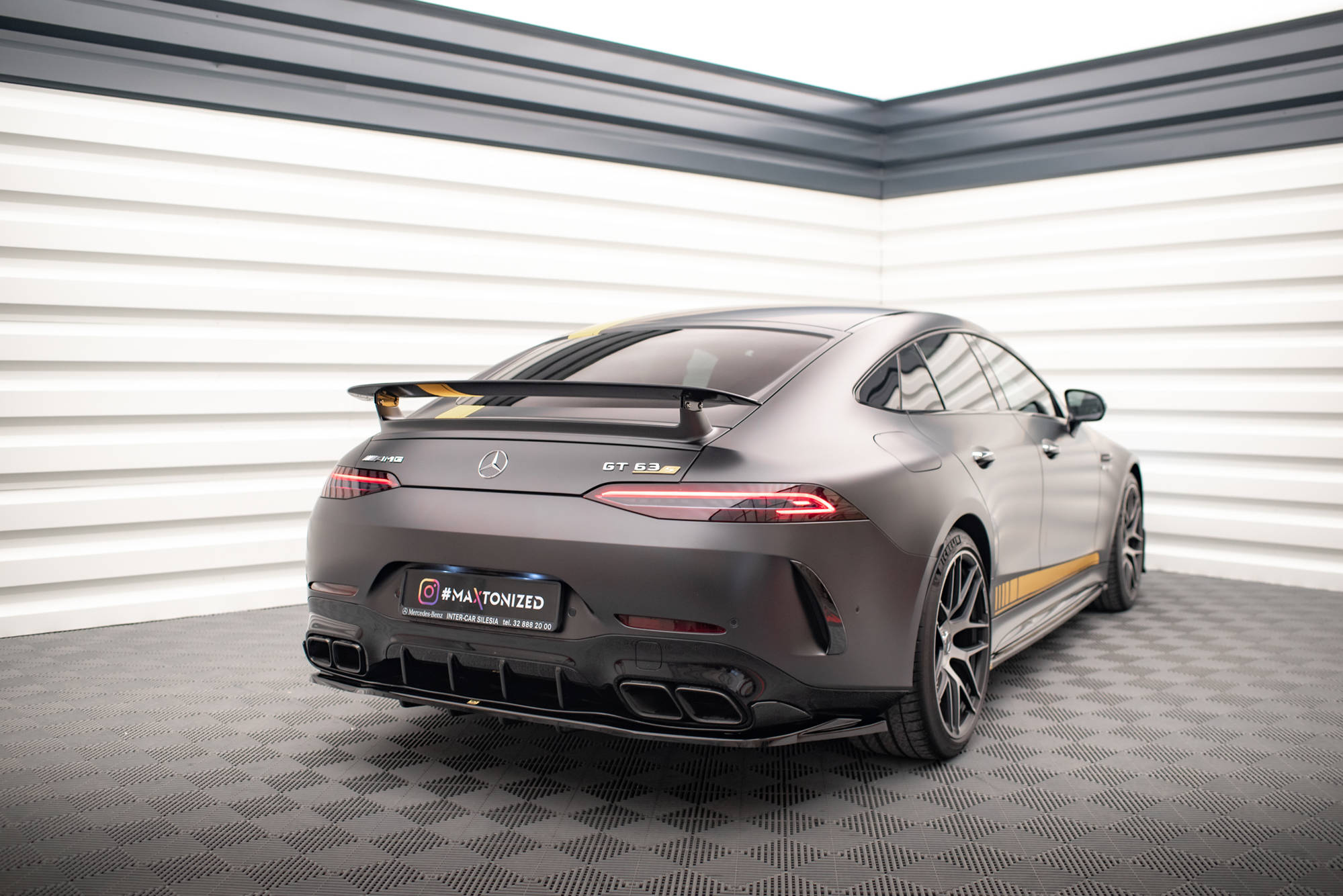 Central Rear Splitter (Vertical Bars) Mercedes AMG GT 63S 4-door Coupe Aero - 4